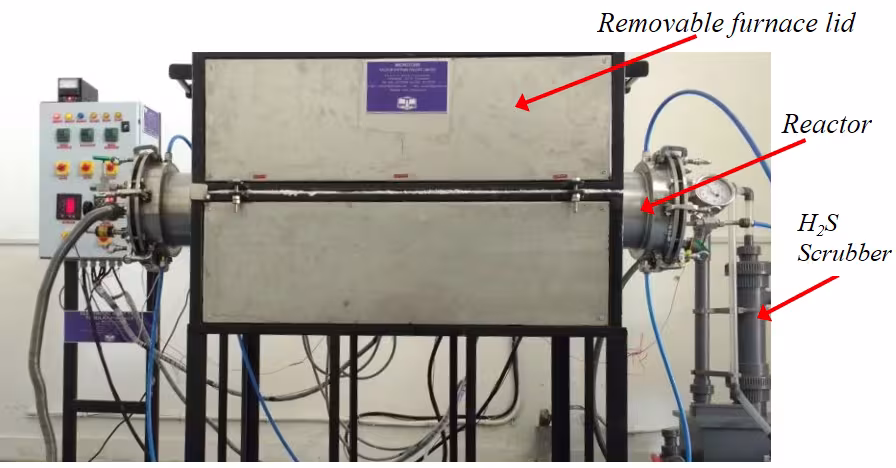 Scaled-up reactor for bulk production of 2D-WS2 and MoS2